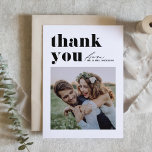 Svart Retro-typografi - Modern foto Bröllop Tack Kort<br><div class="desc">Skicka uppriktig uppskattning med vårt fotokort bröllop, som är designat för att på ett vackert sätt blanda återformig typografi med ett handskript för elegant. Detta kort är ett unikt och snyggt sätt att uttrycka sin tacksamhet till gäster som firade er speciella dag. Anpassa kortet med ditt unika tack. Du kan...</div>