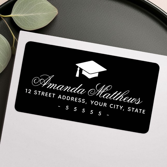 Svart returadress för elegant av studentmössa adressetikett (Graduation cap elegant script black return address label)