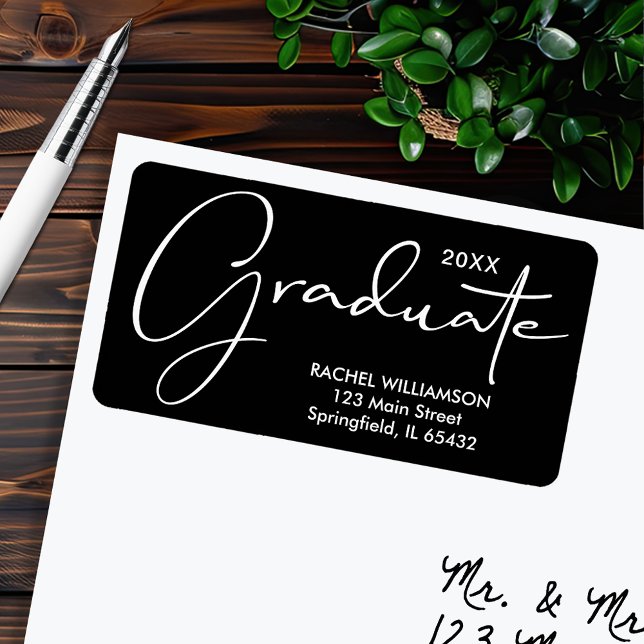 Svart Returadress för Studenten Elegant  Adressetikett (Graduation Elegant Script Black Return Address Labels)