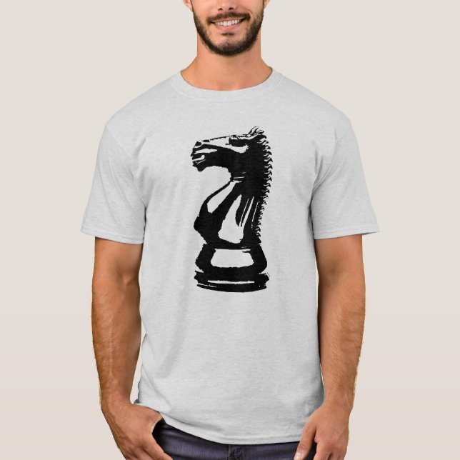 Svart riddareschackbiet tee shirt (Framsida)
