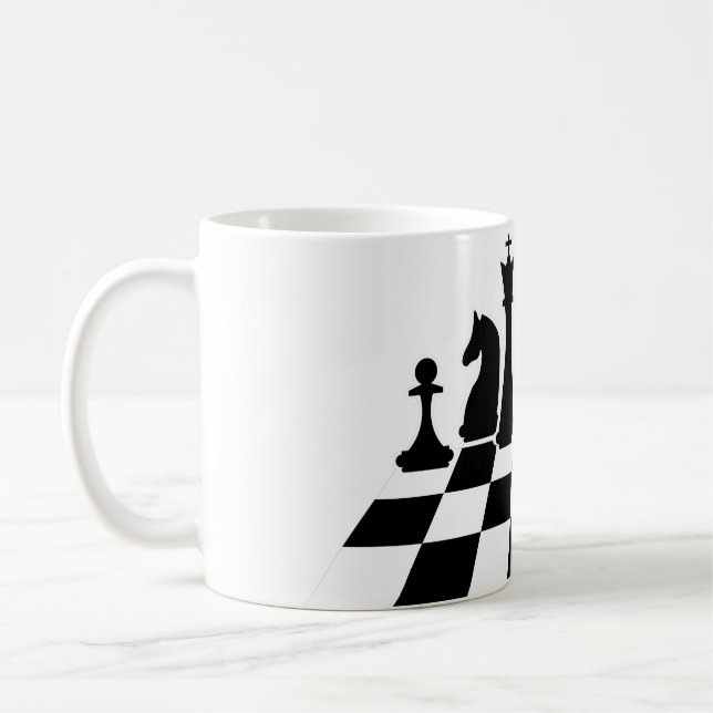 Svart schack delarare på ett schackbräde kaffemugg (Vänster)