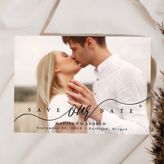 Svart scriptfoto i blom spara datumet (Skapare uppladdad)