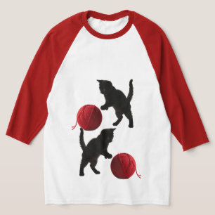 Svart Silhuett Kattunge, med röd ullboll T Shirt