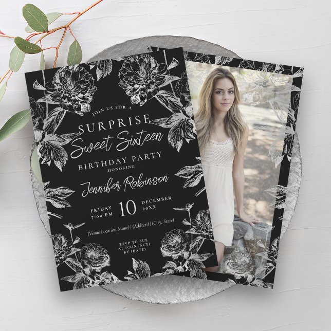 Svart Silver Blommigt Photo SURPRISE Sweet 16 Inbjudningar (Black Silver Floral Photo SURPRISE Sweet 16 Invitation)