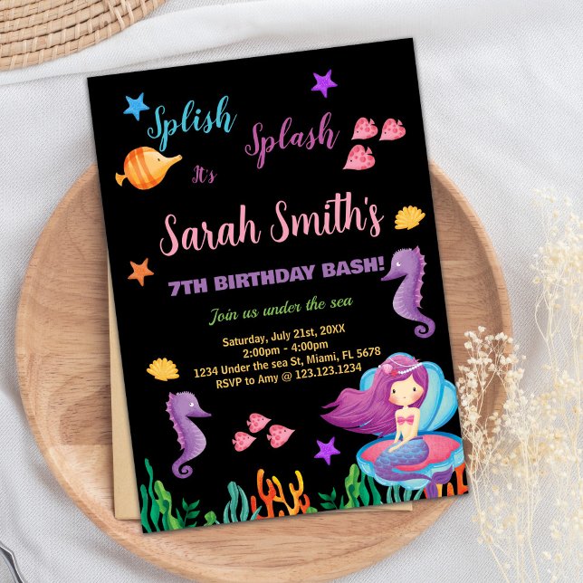 Svart Sjöjungfru Sitt på inbjudningar till Lila Sn (Black Mermaid Sit on Purple Shell Invitations)