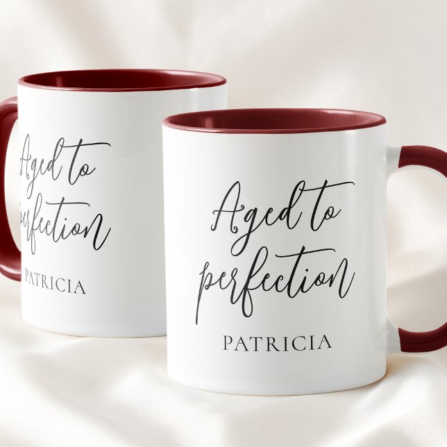 Svart Skrift Enkel Åldrad till Perfektion Födelsed Mugg (Black Script Simple Aged to Perfection Birthday Mug)