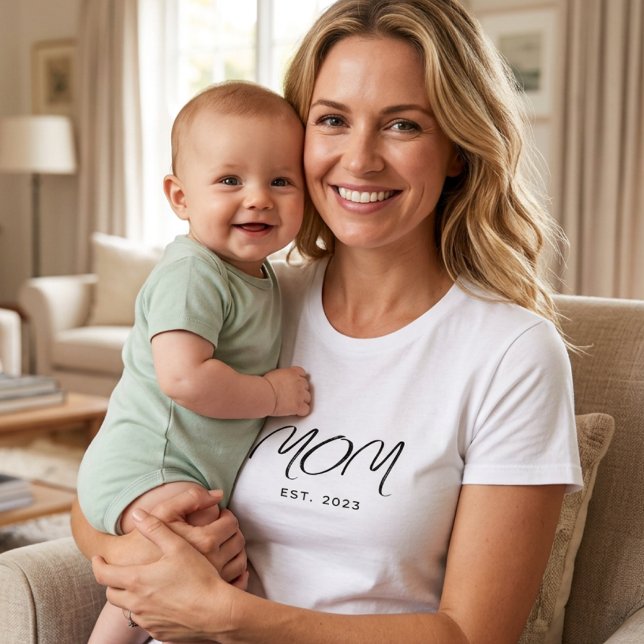 Svart Skript Etablerad Mamma Modern Minimalist T Shirt (Skapare uppladdad)