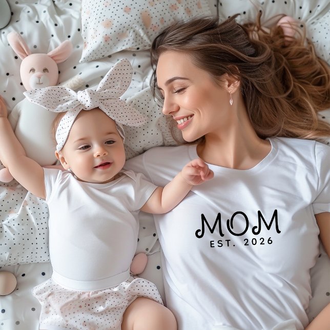 Svart Skript Etablerad Mamma T Shirt (Skapare uppladdad)