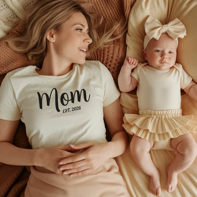 Svart Skript Etablerad Mamma T Shirt (Mom Established Year Simple Script Mother's day T-Shirt mothers day gifts ideas new parents mommy be)