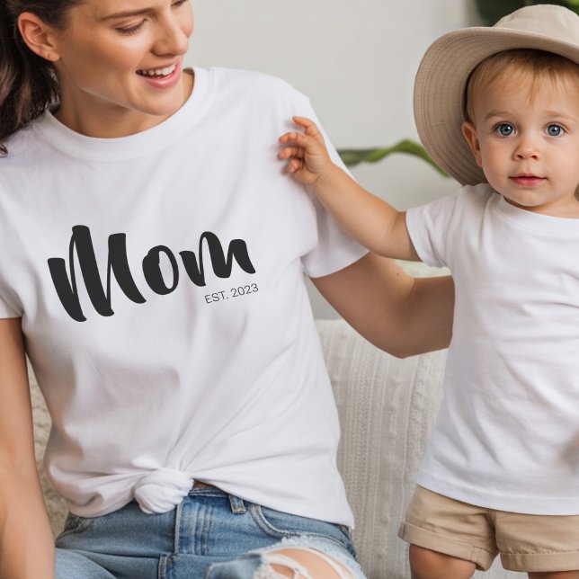 Svart Skript Etablerad Mamma T Shirt (Black Script Established Mom T-Shirt)