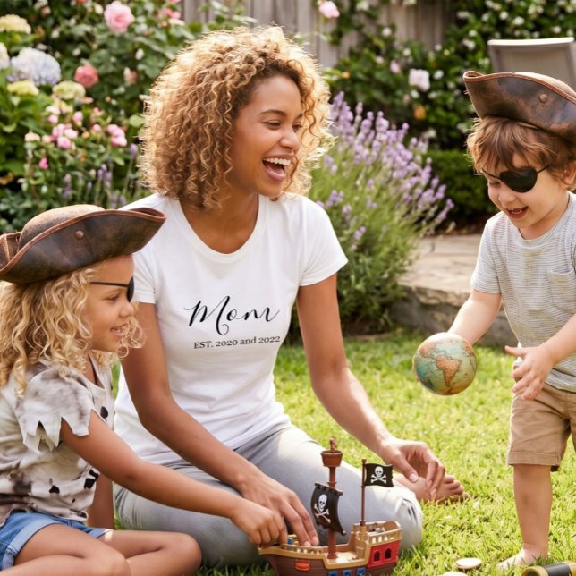 Svart Skript Etablerad Mamma T Shirt (Skapare uppladdad)