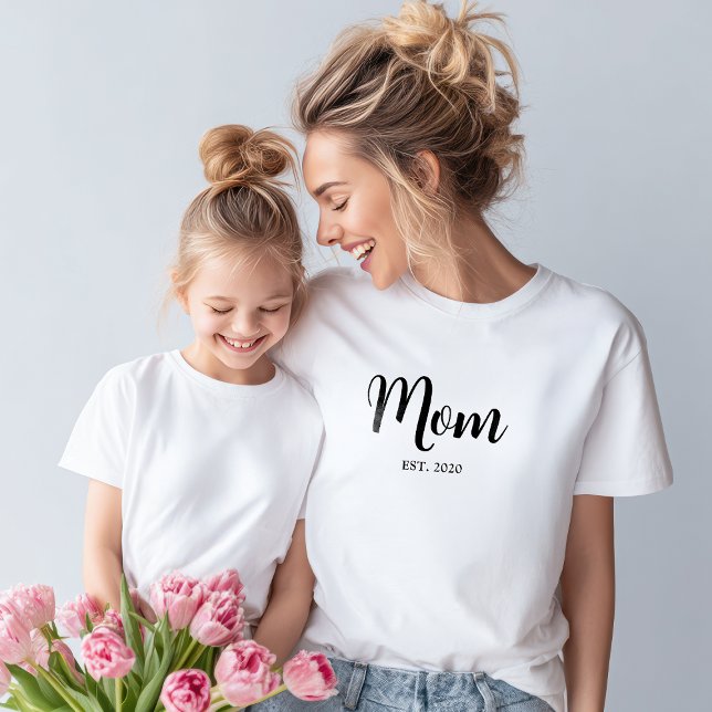 Svart skript Etablerad Mamma T Shirt (Mom established playful script text t-shirt - a perfect gift for Mothers day)