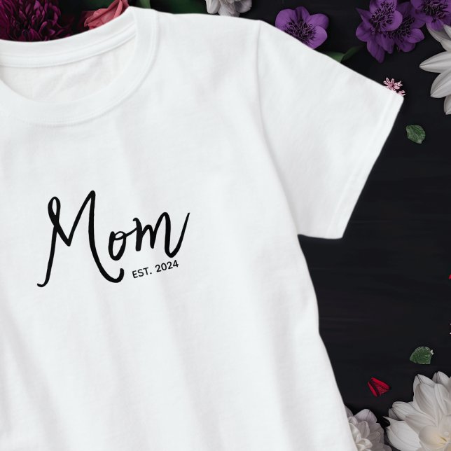 Svart Skript Etablerad Mamma T Shirt (Skapare uppladdad)