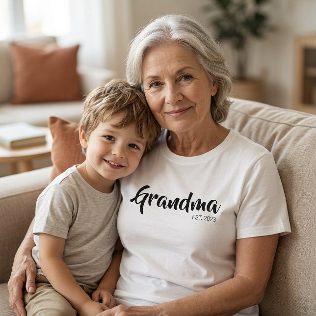 Svart Skript Etablerad Mormor T Shirt (Black Script Established Grandma T-Shirt)