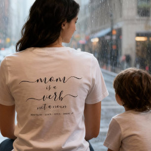 Svart Skript Mamma Är ett Verb Mamma Minnessaker T Shirt