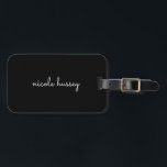 Svart skript | Monogram för Snyggt - modernt minim Bagagebricka<br><div class="desc">En enkel anpassningsbar i en handskriven avslappnad med enfärgad svart och vit snyggt. Monogrammet kan lätt vara personlig för att göra en design så unik som du är! Perfektens trendig-gåva eller tillbehör till tillfälle.</div>