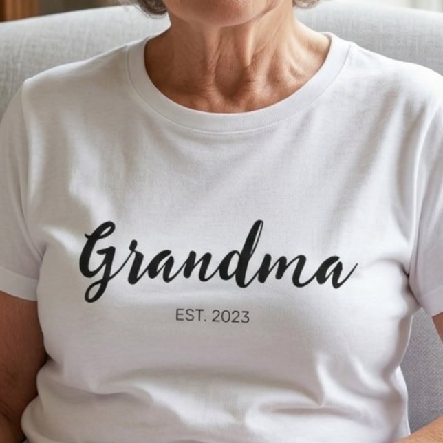 Svart Skript Mormor Grundad  T Shirt (Skapare uppladdad)
