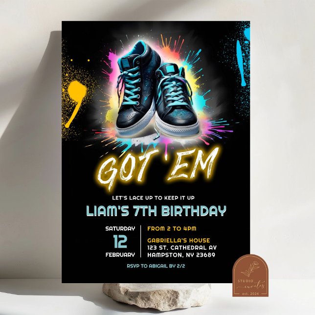 Svart Sneaker Bashsko Fick Dem Födelsedag Inbjudningar (Skapare uppladdad)