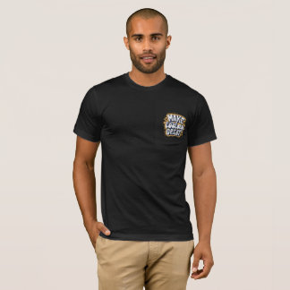 Svart t-shirt med text skriven på den
