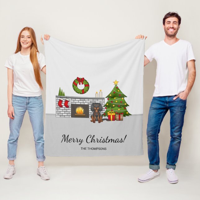 Svart & Tan Cavalier i ett julrum med text Fleecefilt (På plats)