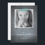 Svart tavlablått Washi tejpar det Hanukkah Julkort<br><div class="desc">Denna lantliga svart tavlastilinbjudan göras exklusivt för Zazzle och är perfekt för en nostalgiker yet modern säsongsbetonad hälsning. Den utskrivavna "washien" tejpar i blåttbrytning som ditt foto med vit skrivar typografi skrivev ut på en svart tavlabakgrund. Tillfoga insvepanden semestrar frimärket från vår omfattande portosamling för att matcha perfekt med din...</div>