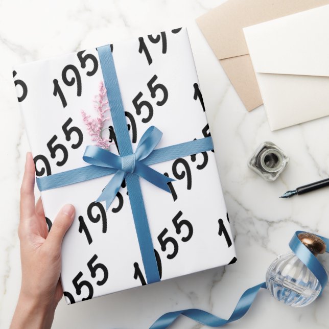 Svart text 1955 Födelseår på vitt Presentpapper (Gifting)