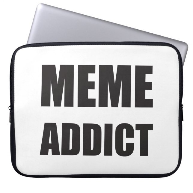 Svart textdesign för "Meme Addict" Laptop Fodral (Framsidan)