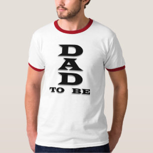 Svart textpappa som är t-shirt