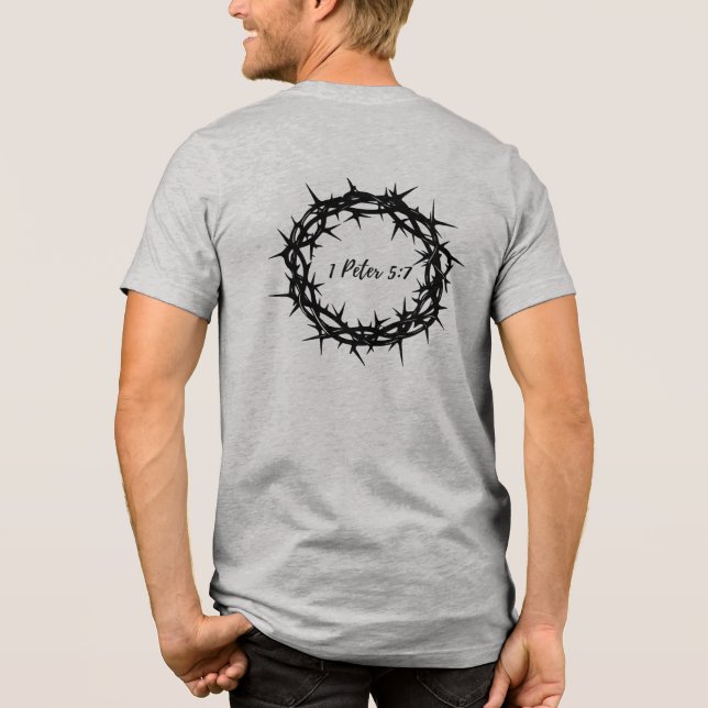 Svart törnekrona med bibelvers 1 Peter 5:7 T Shirt (Baksida)