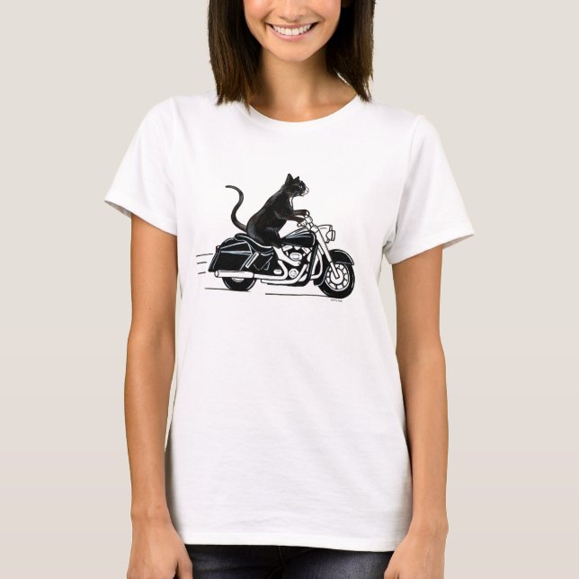 Svart tuxedo-katt som kör motorcykel t shirt (Framsida)