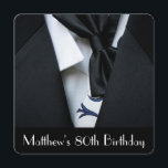 Svart Tuxedo-Manar 80:e Födelsedagsfest inbjudan<br><div class="desc">Den här designen innehåller ett foto av en svart tuxedo med armbågsladden löst och hängande.  Texten är ett typsnitt av typen Art deco stil.  Anpassa inbjudan med detaljerna i din åttionde födelsedagsfest.  Den här inbjudan fungerar lika bra för andra formella evenemang med svart tid.</div>