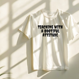 Svart typografi av den ironiska lärarhögskolan t shirt