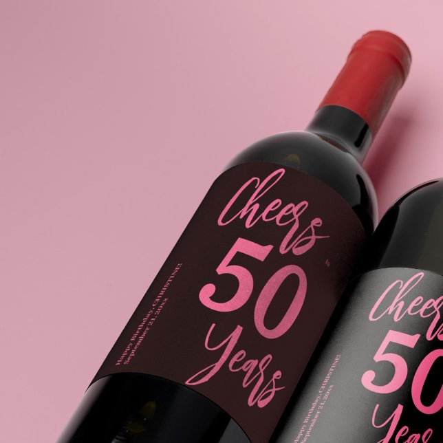Svart typografi av rosa till 50 år vinflaska etikett (Skapare uppladdad)
