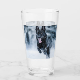 Svart tysk schäferhund i snö Dynor överdrag Glaskopp
