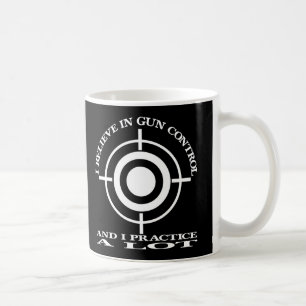 Svart vapenkontroll övar mycket kaffemugg