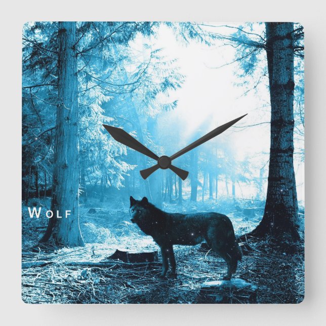 Svart varg som är ensam i skogen fyrkantig klocka (Framsida)