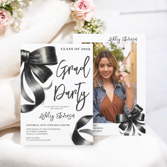 Svart vattenfärgsfoto av Coquette Bow Studenten Inbjudningar (Black Watercolor Coquette Bow Graduation Photo Invitation)