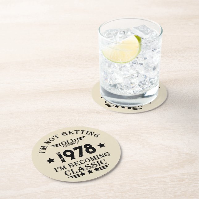 Svart vintage av personligens födelsedagspresent underlägg papper rund (Insitu)