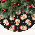 Svart Vintage Jultomten Ansikte vattenfärg Julgransmatta Borstad Polyester<br><div class="desc">Lägg till en nostalgisk charm till din helgdag-dekoration med vår svarta Vintage Jultomten Watercolor Träd Skirt! Den här festliga träd-kjolen har en fin vattenfärg mönster från det klassiska Jultomten ansikte, som ställs mot en livfull bakgrund, försedd med delikat snöflingor. Perfekten för att föra en varm och glatt atmosfär till Julgran...</div>