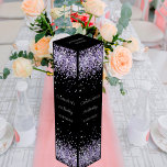 Svart violet glitter elegant födelsedag presentask för vinflaska<br><div class="desc">En klassisk svart bakgrund. Dekorerad med violett faux glitter. Anpassa och lägg till namn,  ålder och datum.</div>