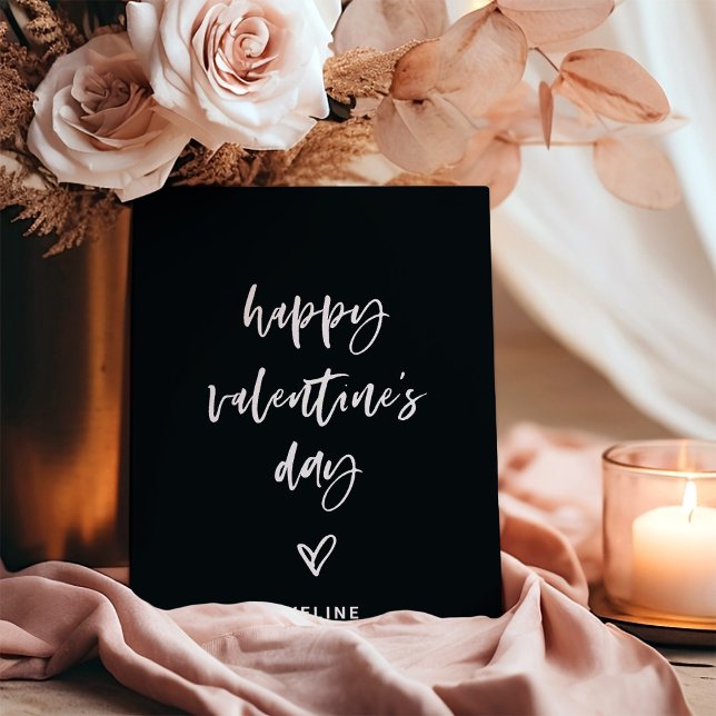 Svart | Vit Avslappnad-skript och Heart Valentine Julkort (An elegant black Valentine's Day card with casual script and a heart)