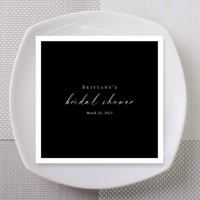 Svart Vit Bröllopsdusch Pappersservett (Black White Script Bridal Shower Napkins with Name and Date)