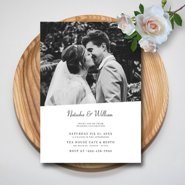 Svart Vit Bröllopskort med Script Inbjudningar (Modern Love, Geometric Style: Personalized Wedding Invitation)