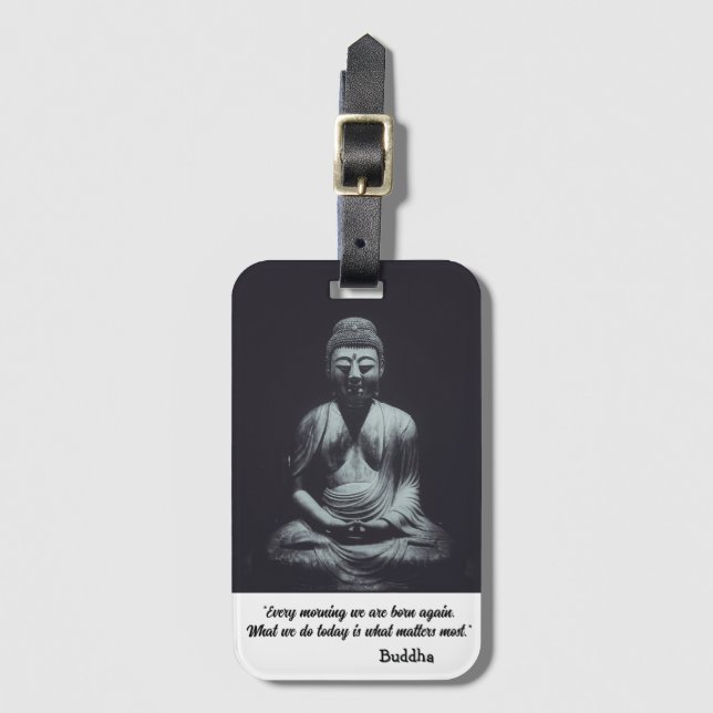 Svart-vit buddhaskulptur med citat bagagebricka (Framsida vertikal)