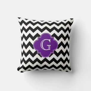 Svart Vit Chevron Lila Quatrefoil Monogram Kudde