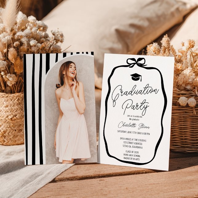 Svart Vit Coquette Bow foto examen Inbjudningar (Black White Coquette Bow photo graduation Invitation)