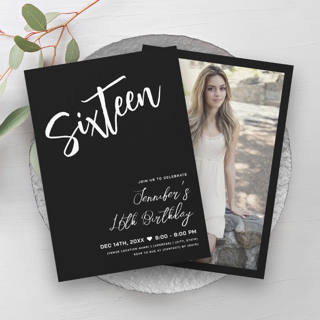 Svart vit Elegant, 16 skript Inbjudningar (Simple Elegant Black White Sweet 16 Script Invitation)