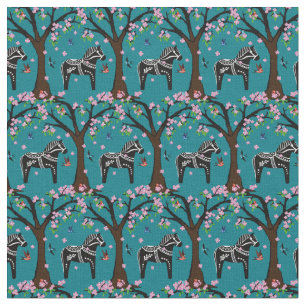 Svart/vit folkdala häst/folkfåglar/blommor tyg