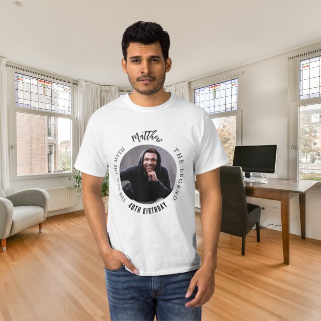 Svart, vit fotoman myth legend från födelsedagen t shirt (Skapare uppladdad)
