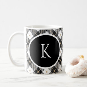 Svart-vit-guld randig kaffekopp med initialer